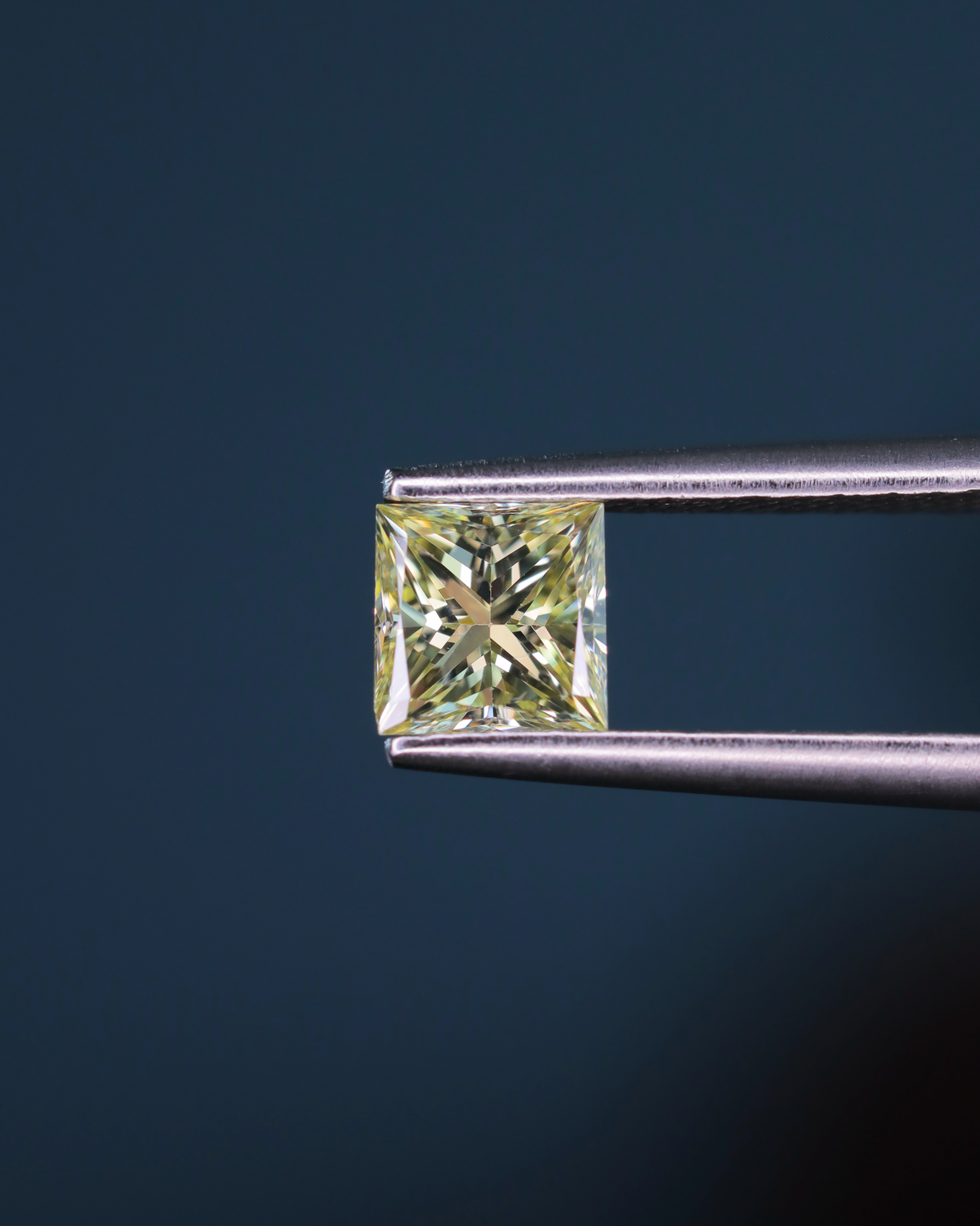 ライトイエローダイヤモンド　ルース　0.598ct