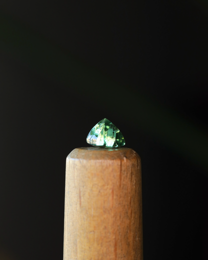 グリーンアパタイト　ルース　1.58ct