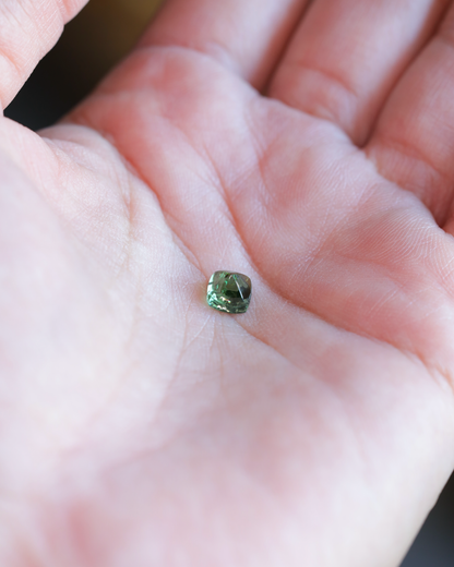 グリーンアパタイト　ルース　1.58ct