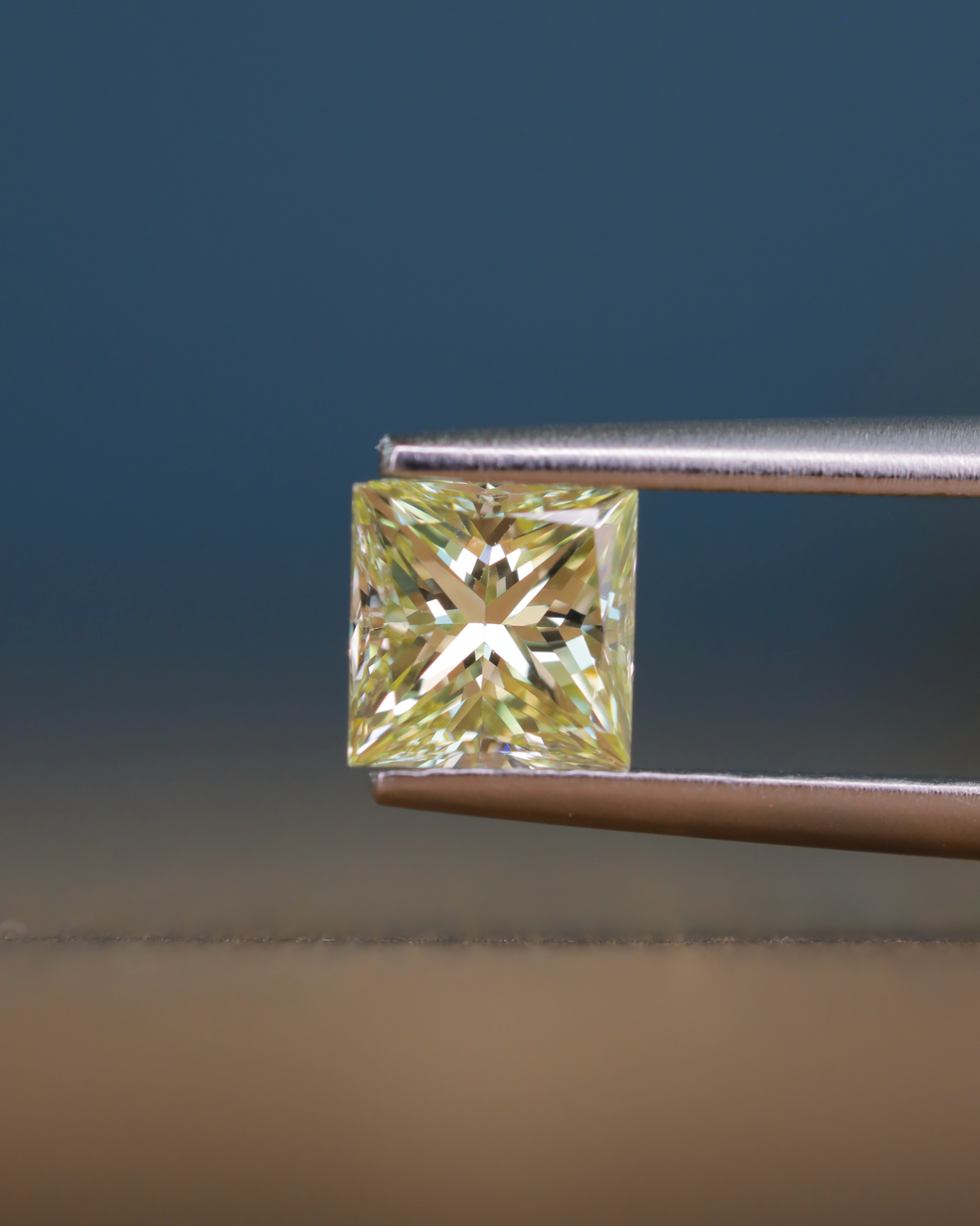 ライトイエローダイヤモンド　ルース　0.598ct