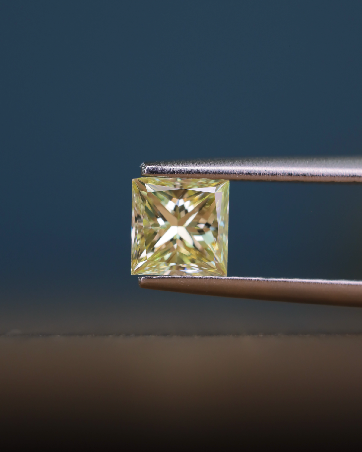 ライトイエローダイヤモンド　ルース　0.598ct