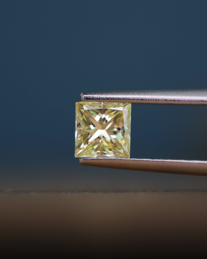 ライトイエローダイヤモンド　ルース　0.598ct