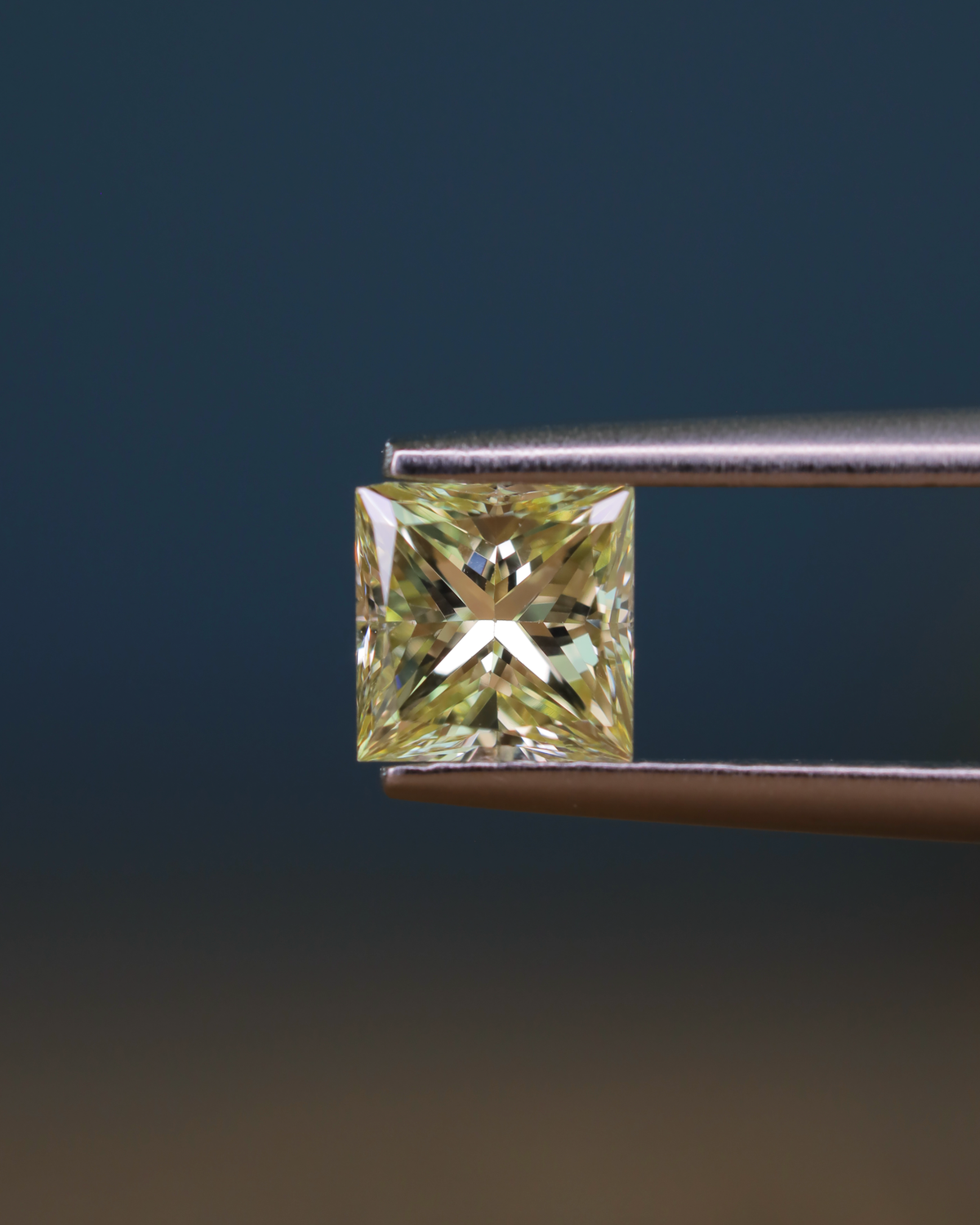 ライトイエローダイヤモンド　ルース　0.598ct