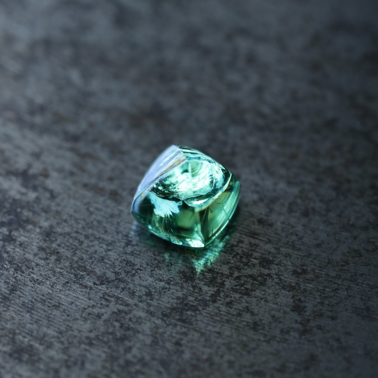 グリーンアパタイト　ルース　1.01ct