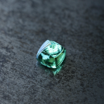 グリーンアパタイト　ルース　1.01ct