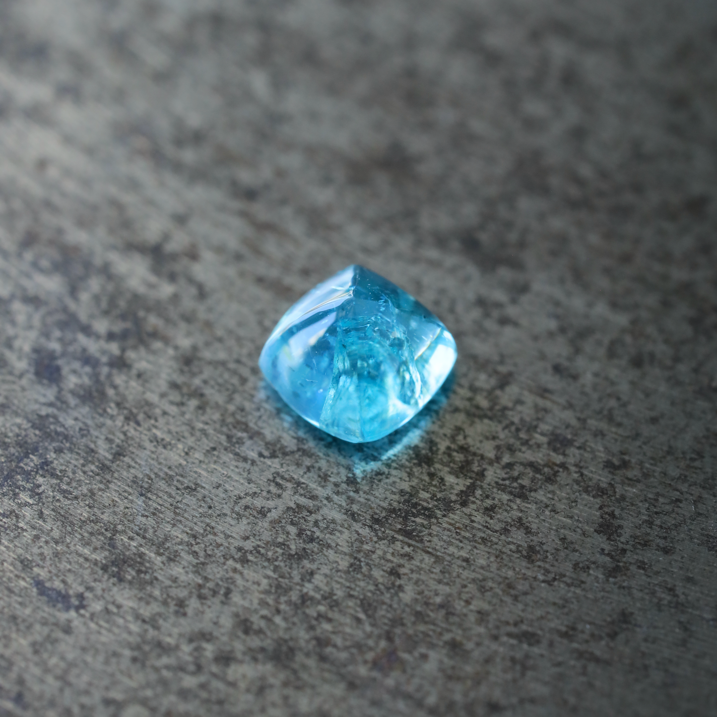 アパタイト　ルース　0.84ct