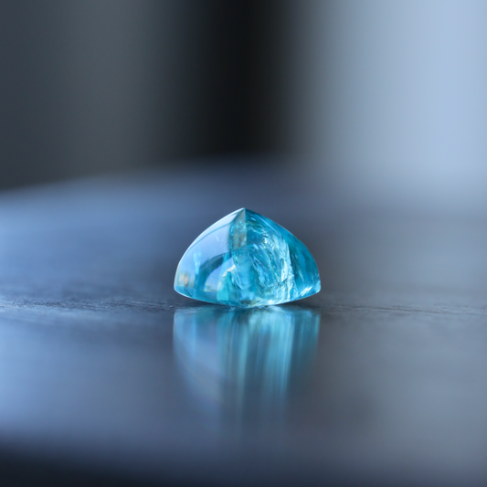 アパタイト　ルース　0.84ct