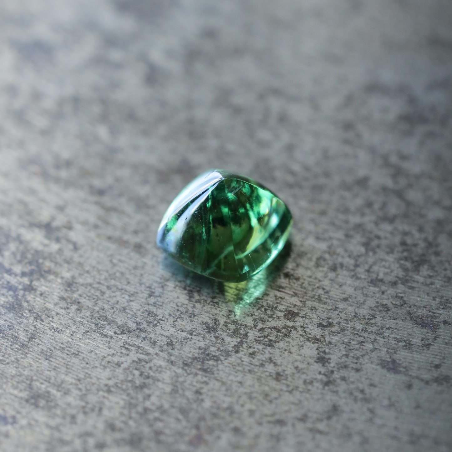 グリーンアパタイト　ルース　1.58ct