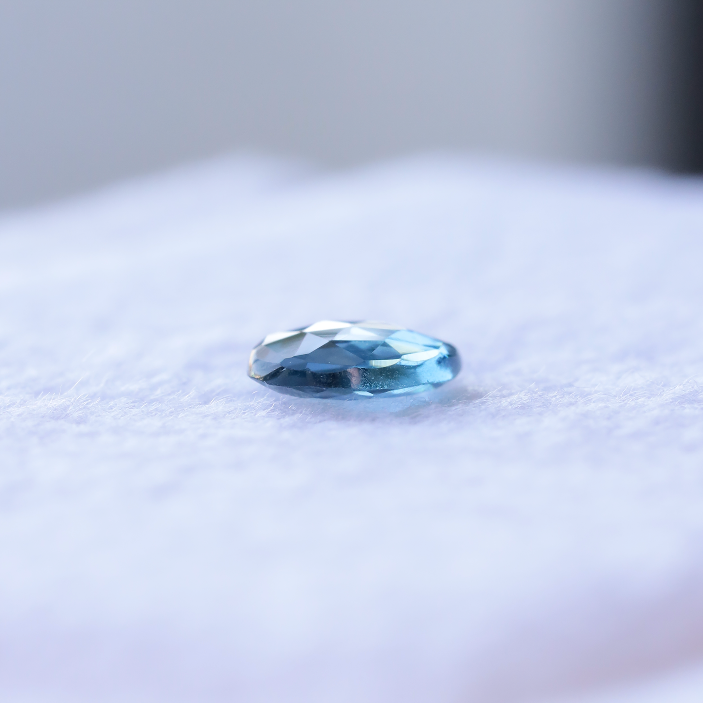 【仕立て必須】ロンドンブルートパーズ　0.45ct