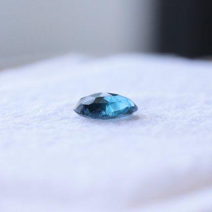 【仕立て必須】ロンドンブルートパーズ　0.61ct