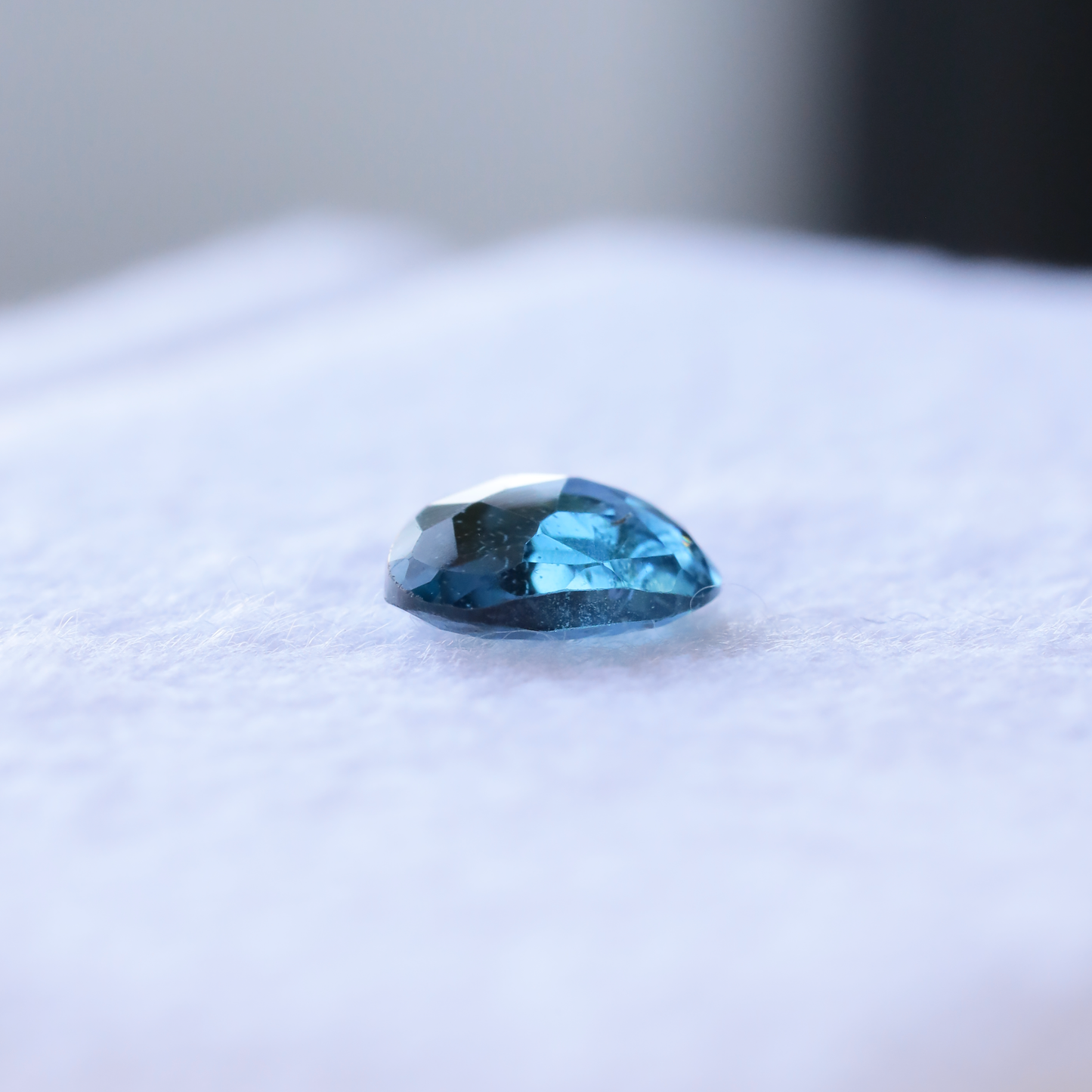 【仕立て必須】ロンドンブルートパーズ　0.74ct