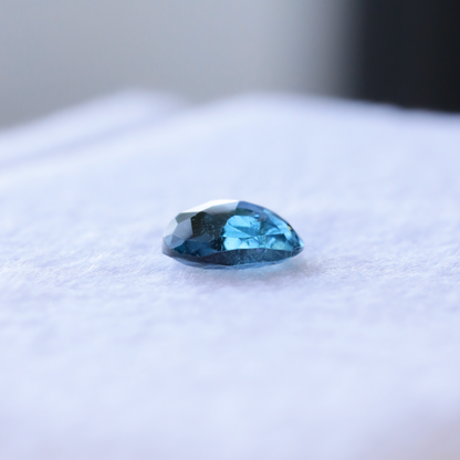 【仕立て必須】ロンドンブルートパーズ　0.74ct