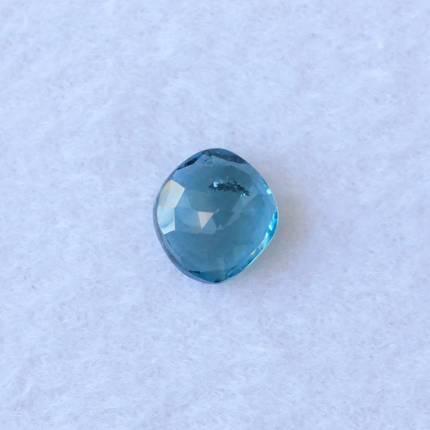 【仕立て必須】ロンドンブルートパーズ　0.82ct