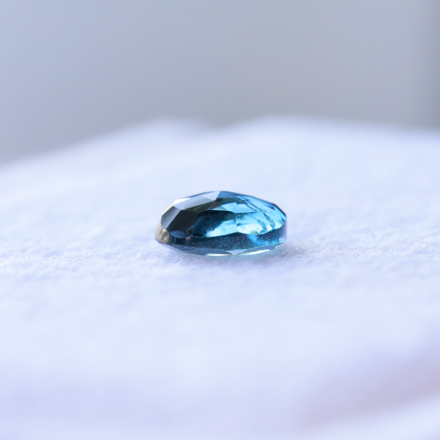 【仕立て必須】ロンドンブルートパーズ　0.82ct