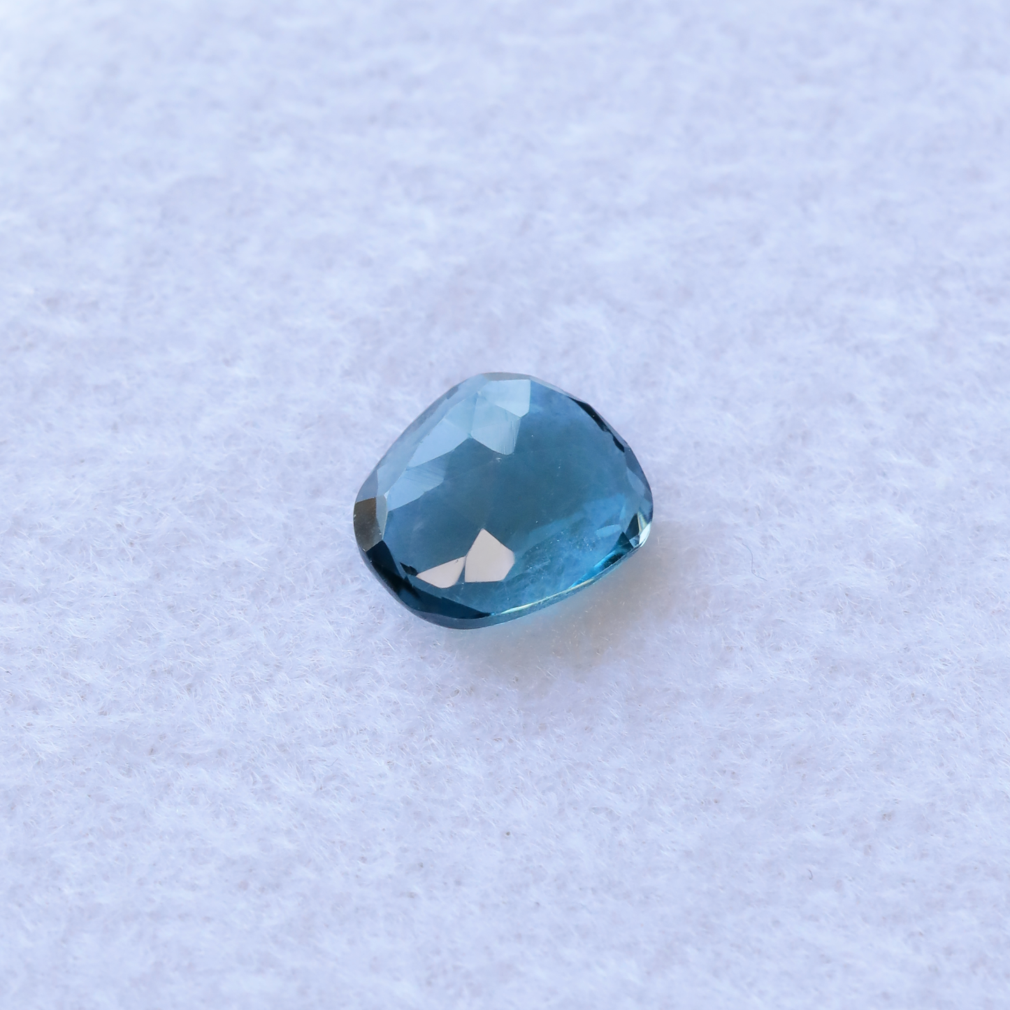 【仕立て必須】ロンドンブルートパーズ　1.00ct