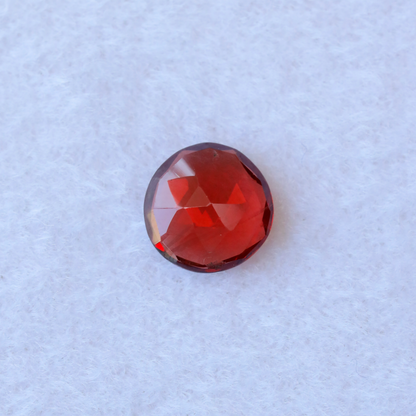 【仕立て必須】ガーネット　0.70ct