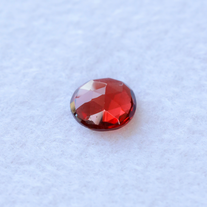 【仕立て必須】ガーネット　0.70ct
