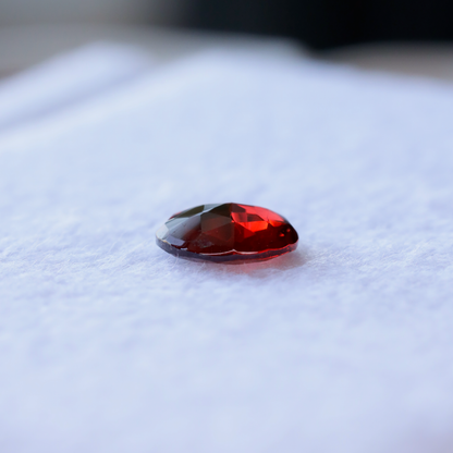 【仕立て必須】ガーネット　0.70ct