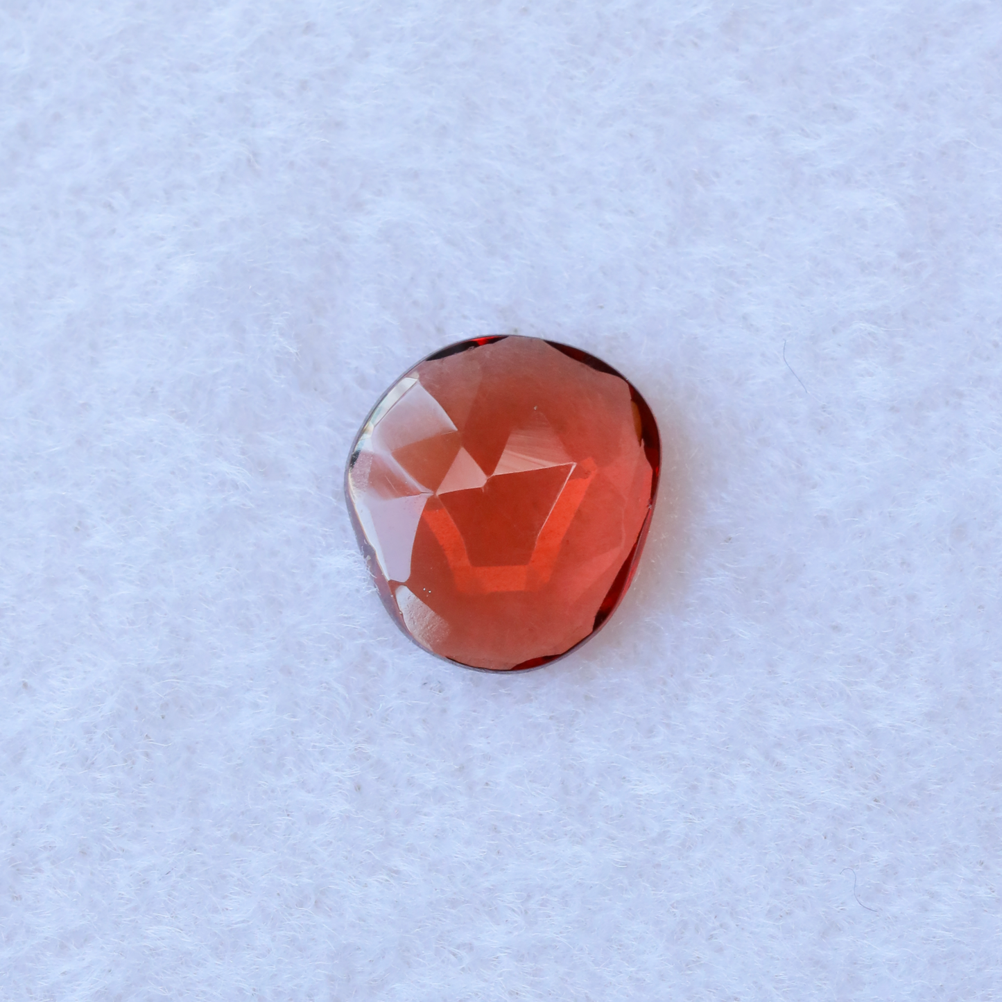 【仕立て必須】ガーネット　0.67ct