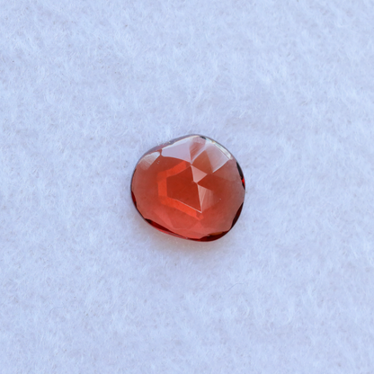 【仕立て必須】ガーネット　0.67ct