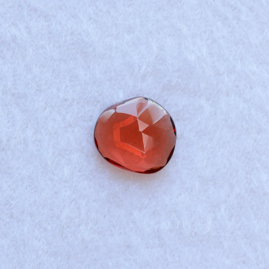 【仕立て必須】ガーネット　0.67ct