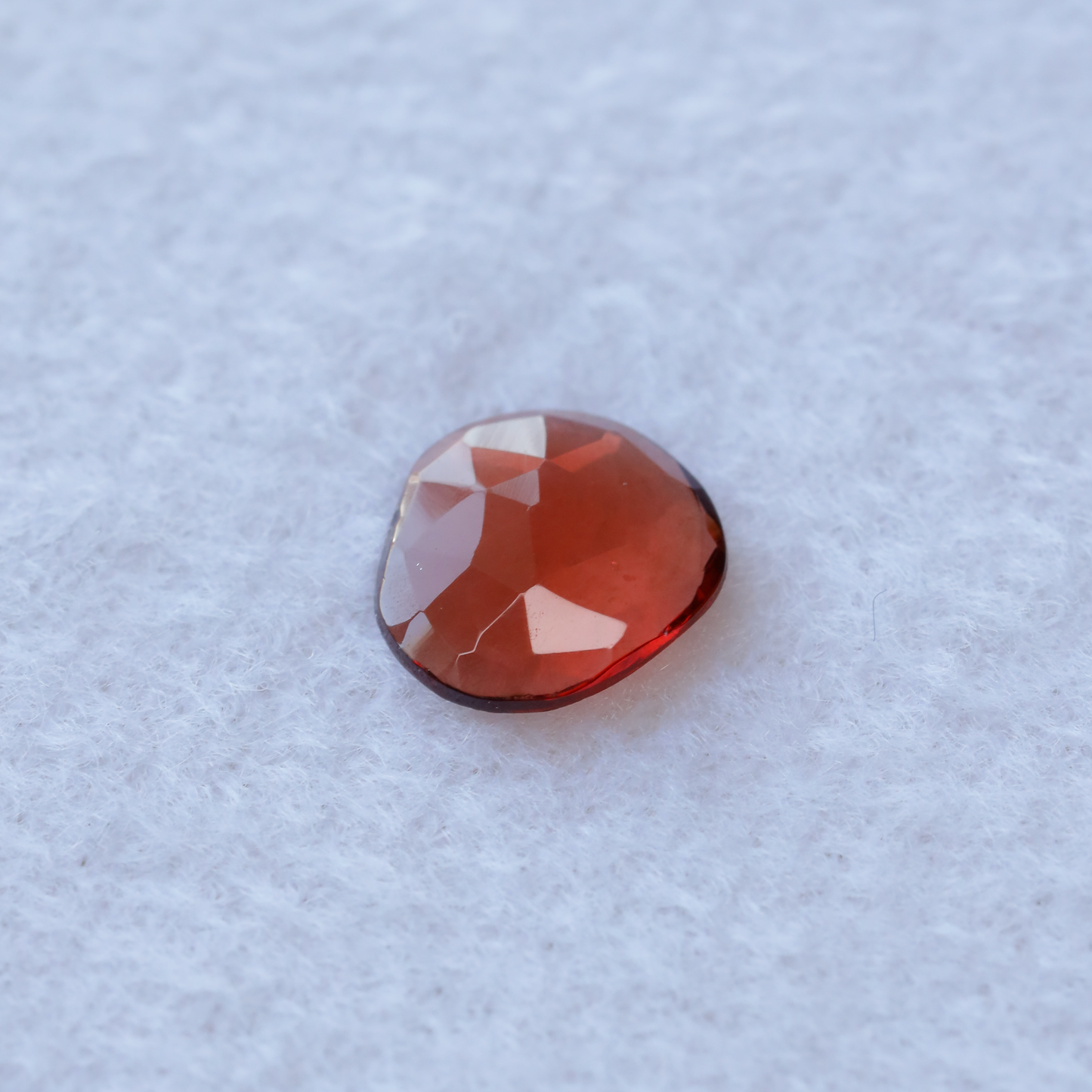 【仕立て必須】ガーネット　0.67ct