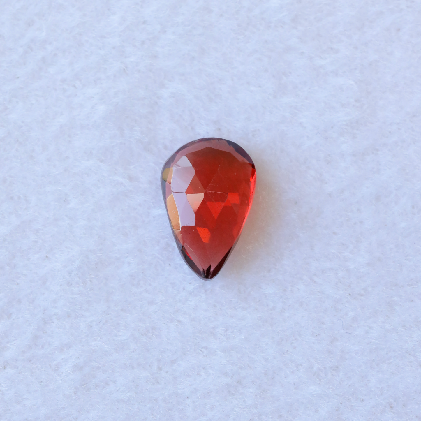 【仕立て必須】ガーネット　0.93ct