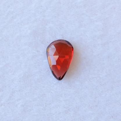 【仕立て必須】ガーネット　0.93ct