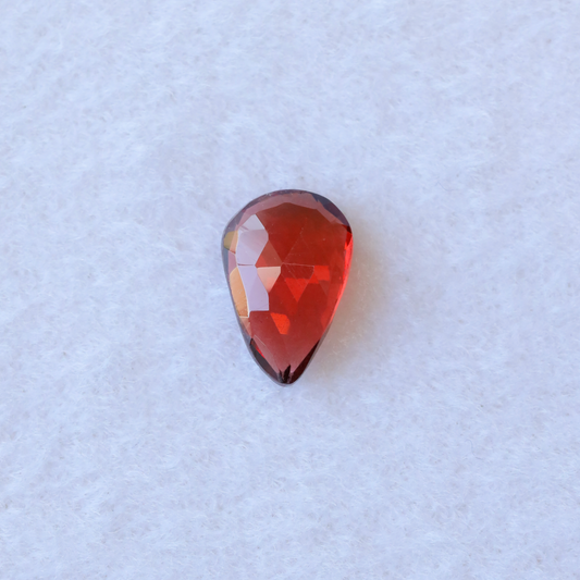 【仕立て必須】ガーネット　0.93ct