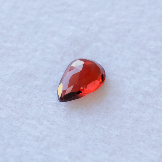 【仕立て必須】ガーネット　0.93ct
