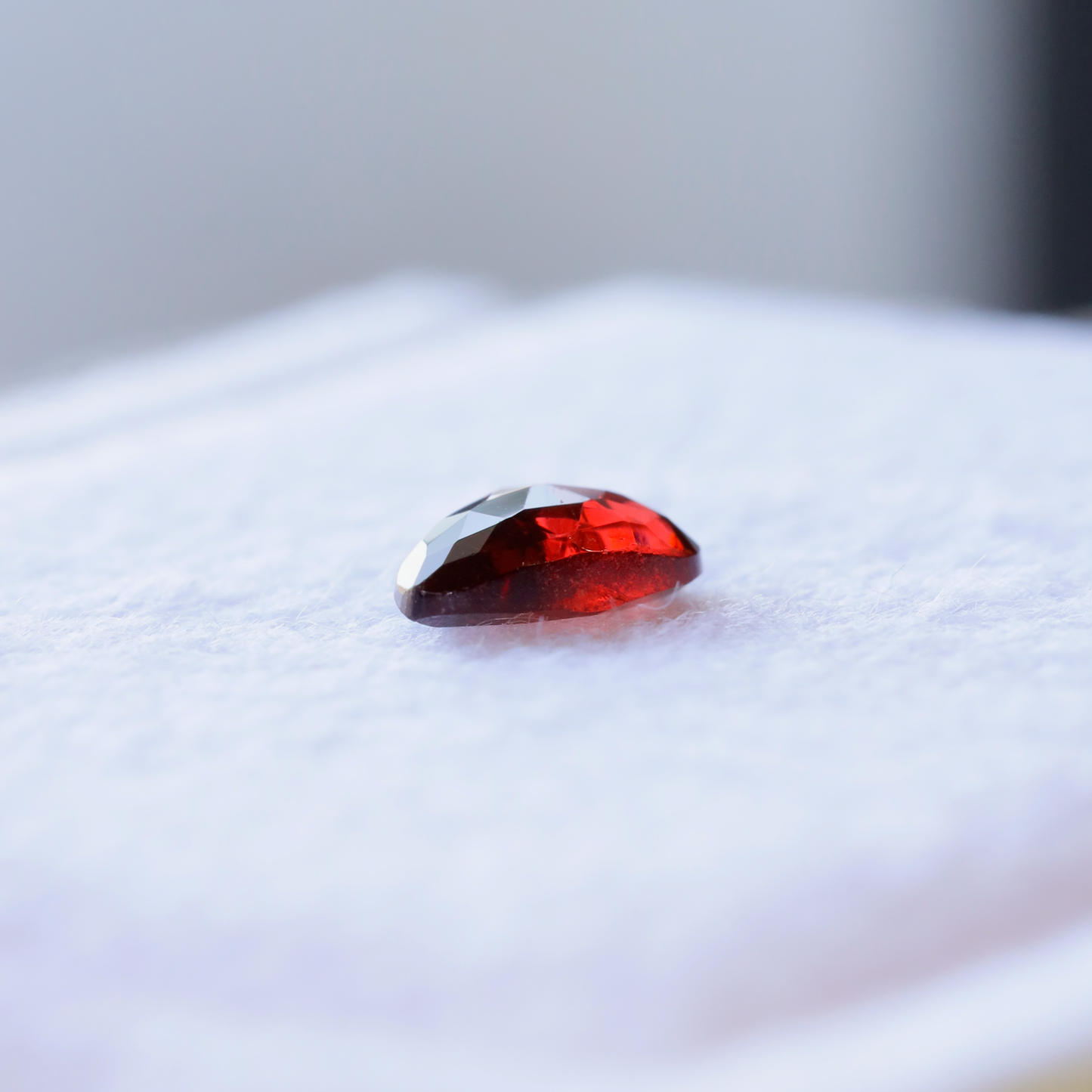 【仕立て必須】ガーネット　0.93ct
