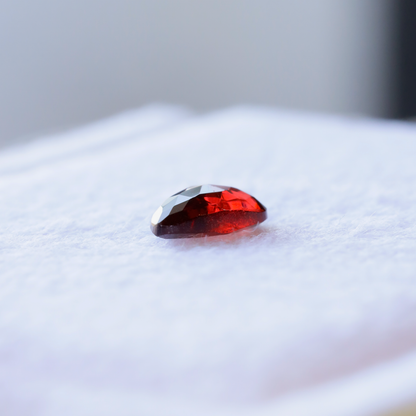 【仕立て必須】ガーネット　0.93ct