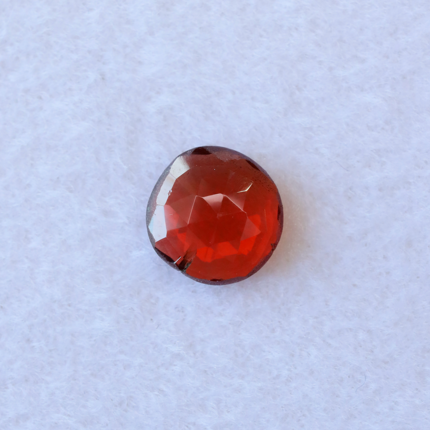 【仕立て必須】ガーネット　0.90ct