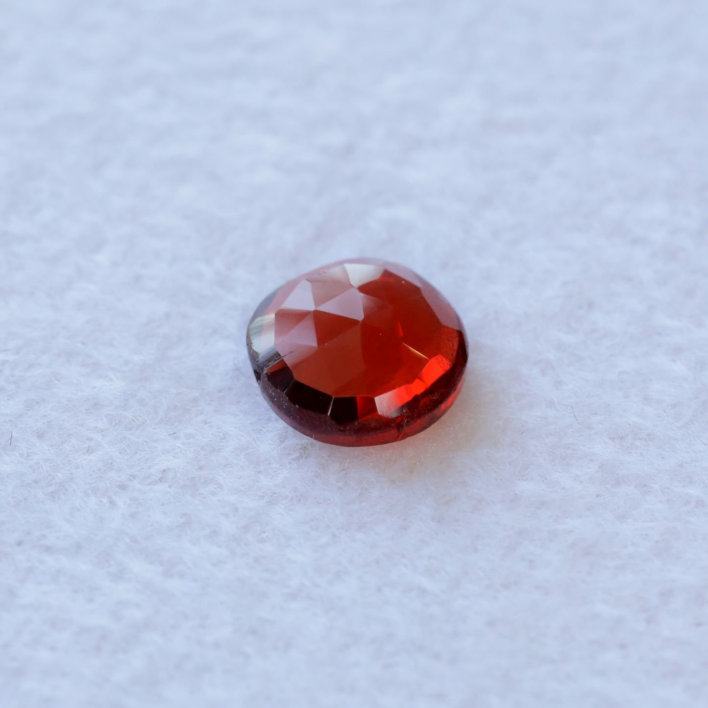 【仕立て必須】ガーネット　0.90ct