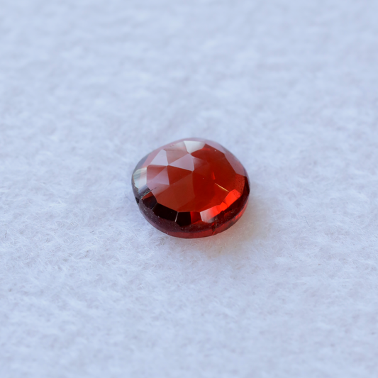 【仕立て必須】ガーネット　0.90ct