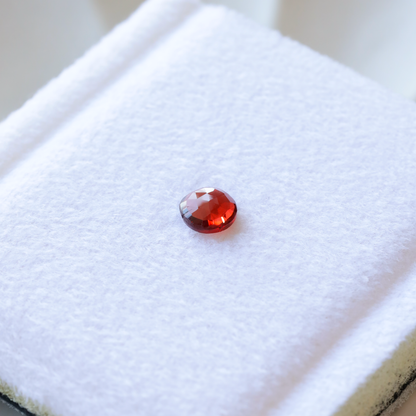 【仕立て必須】ガーネット　0.90ct
