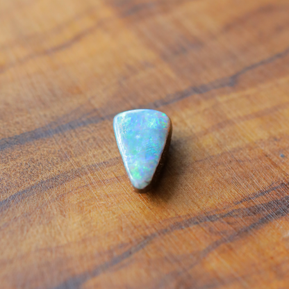 ボルダーオパール　ルース　0.68ct