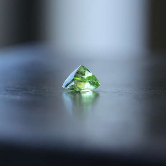 ペリドット　ルース　0.38ct
