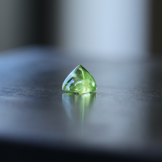ペリドット　ルース　0.56ct