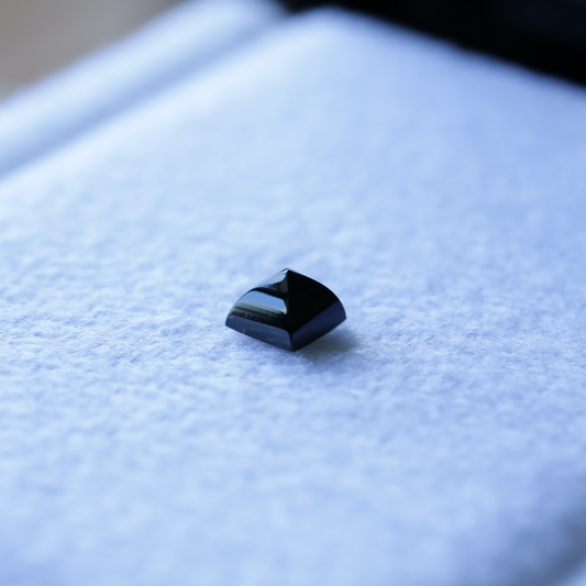 ブラックスピネル　ルース　0.57ct