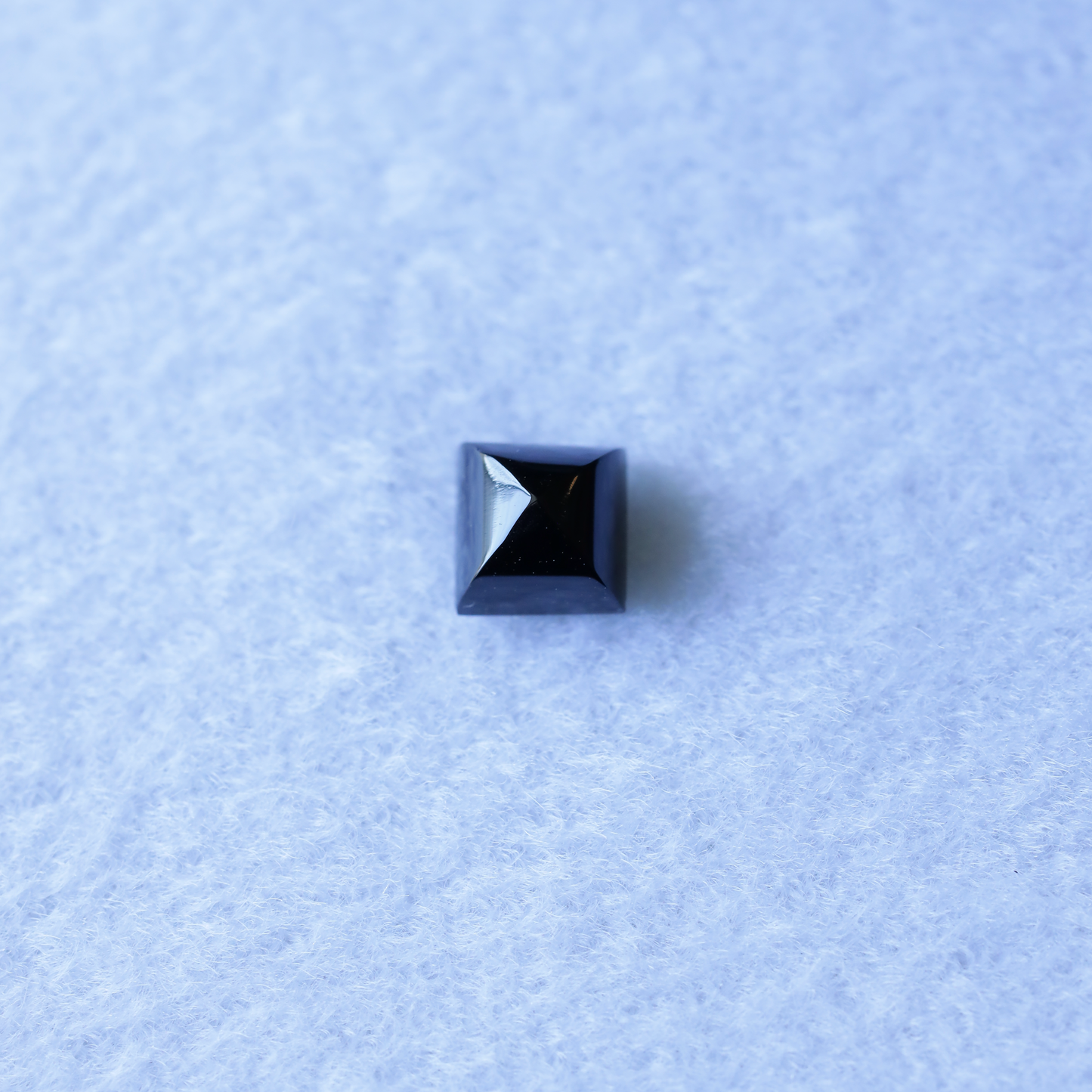 ブラックスピネル　ルース　0.57ct