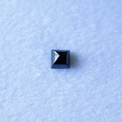 ブラックスピネル　ルース　0.57ct