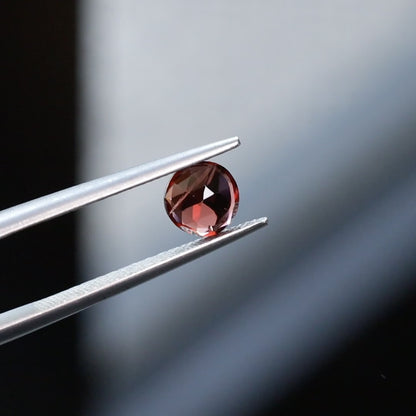 【仕立て必須】ガーネット　0.70ct