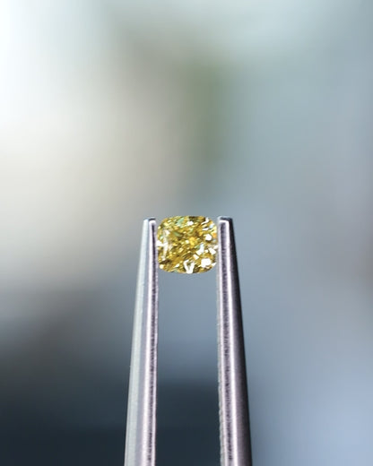 ファンシービビッドイエローダイヤモンド　ルース　0.130ct