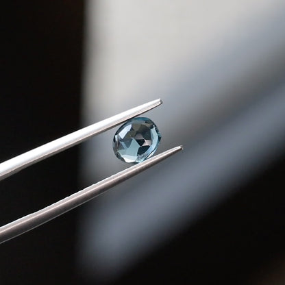 【仕立て必須】ロンドンブルートパーズ　0.61ct