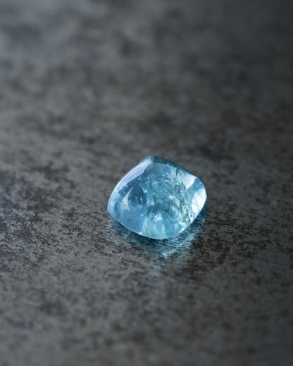 アパタイト　ルース　0.84ct