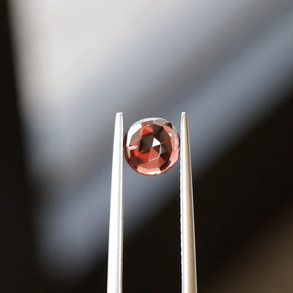 【仕立て必須】ガーネット　0.90ct