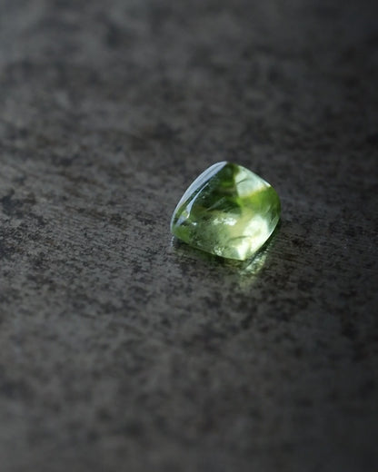 ペリドット　ルース　0.56ct