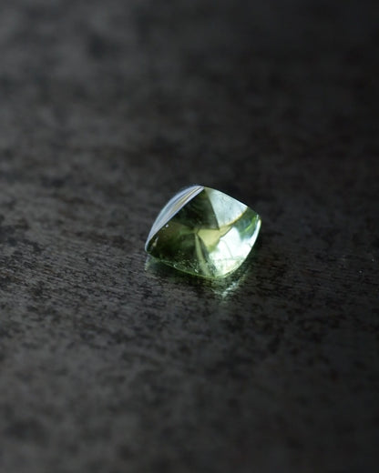 ペリドット　ルース　0.38ct