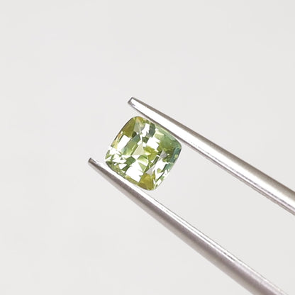 バイカラーサファイア　ルース　0.64ct